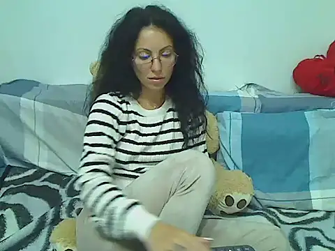 Emmatoo online show from April 9, 2026, 9:42 pm