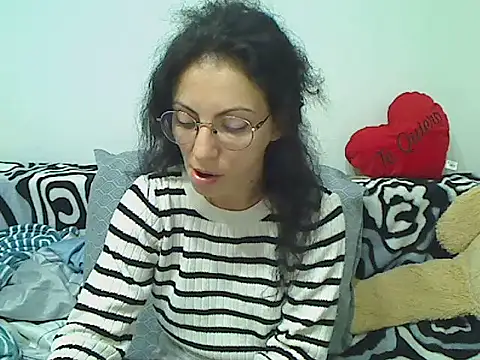 Emmatoo online show from April 15, 2026, 3:02 am