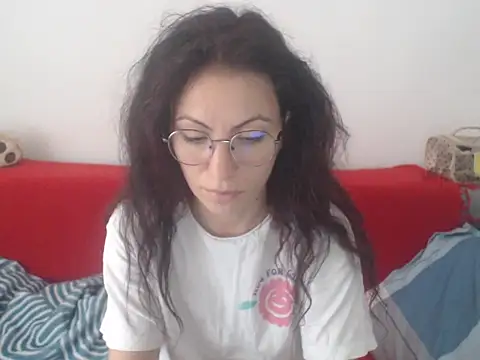 Snapshot of Emmatoo chatting on May 3, 2026, 2:23 pm Emmatoo online show from May 3, 2026, 2:23 pm