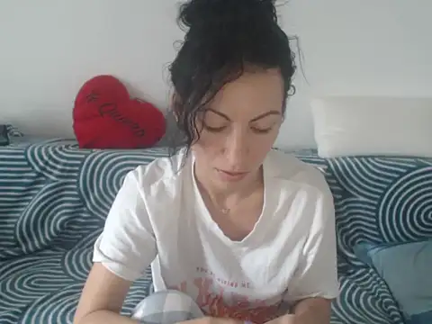Snapshot of Emmatoo chatting on June 2, 2026, 9:44 am Emmatoo online show from June 2, 2026, 9:44 am
