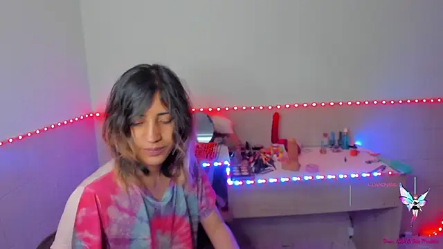 linnie  online show from September 16, 2025, 8:32 pm