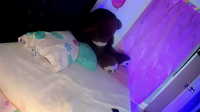 Maryonthemoon online show from March 6, 2025, 2:19 am