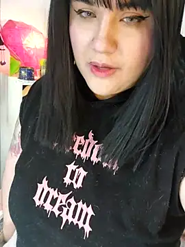 ItsNaiixa online show from September 21, 2025, 1:02 pm