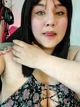 ItsNaiixa online show from October 5, 2025, 7:23 pm