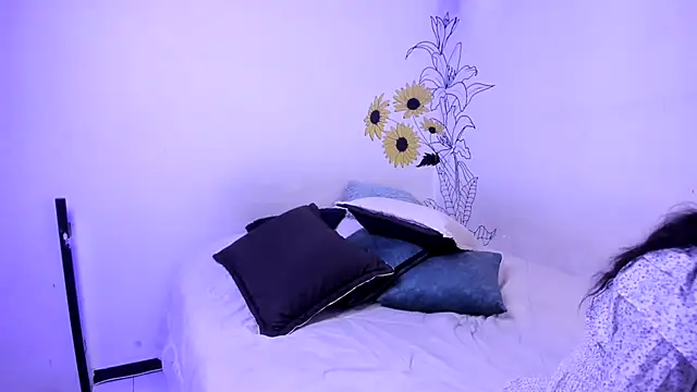 Dear-Venus online show from September 22, 2025, 9:06 pm