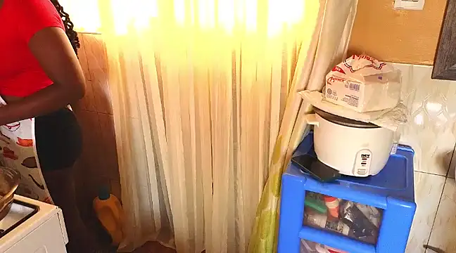 Snapshot of WyvaxxNikkie chatting on March 8, 2025, 12:52 pm WyvaxxNikkie online show from March 8, 2025, 12:52 pm