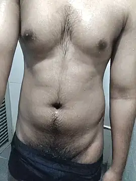 hottboy 39 online show from May 10, 2026, 6:24 pm