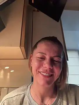 tanyagrey online show from December 16, 2025, 6:51 am