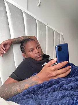 Snapshot of monic421 chatting on March 2, 2026, 8:21 am monic421 online show from March 2, 2026, 8:21 am