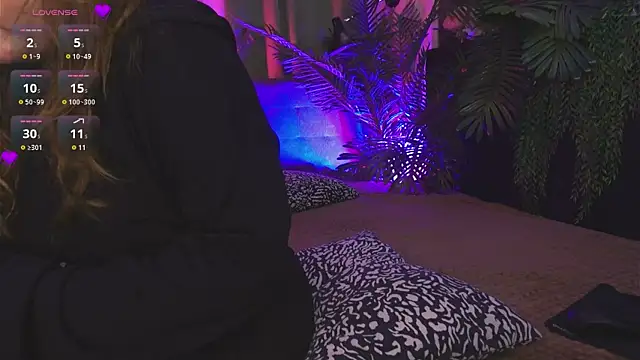 Snapshot of Mia__Peach chatting on December 11, 2024, 1:15 am Mia Peach online show from December 11, 2024, 1:15 am