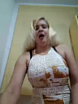 lamorbosa37 online show from December 15, 2024, 4:04 pm