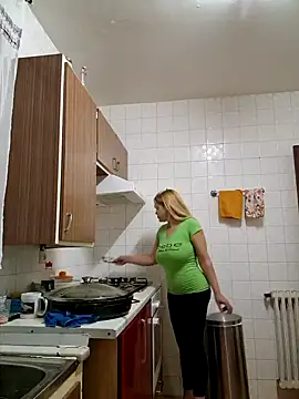 lamorbosa37 online show from January 8, 2025, 7:24 pm