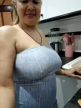 lamorbosa37 online show from February 5, 2025, 6:37 pm