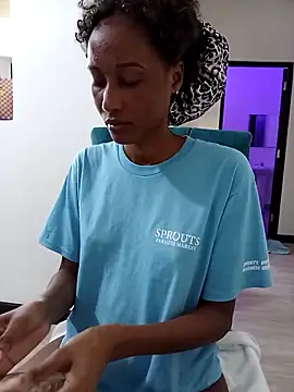 Snapshot of Lina-01 chatting on September 25, 2025, 9:57 am Lina-01 online show from September 25, 2025, 9:57 am