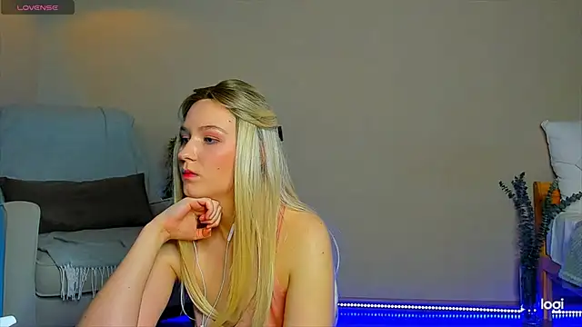 Snapshot of Agatha_weiss chatting on November 19, 2025, 5:35 pm Agatha weiss online show from November 19, 2025, 5:35 pm