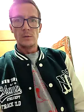 Snapshot of TheSouthernKing chatting on December 22, 2025, 10:07 pm TheSouthernKing online show from December 22, 2025, 10:07 pm