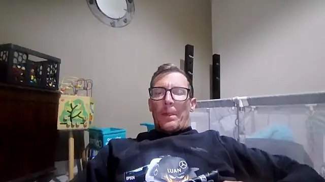 Snapshot of TheSouthernKing chatting on May 16, 2026, 10:52 pm TheSouthernKing online show from May 16, 2026, 10:52 pm