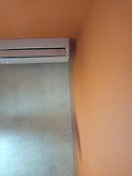 miicheele32 online show from October 26, 2025, 9:04 am