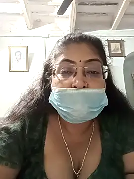 LAVERNIYA  online show from February 4, 2025, 6:49 pm