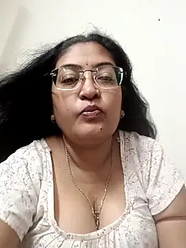 LAVERNIYA  online show from September 19, 2025, 3:30 am