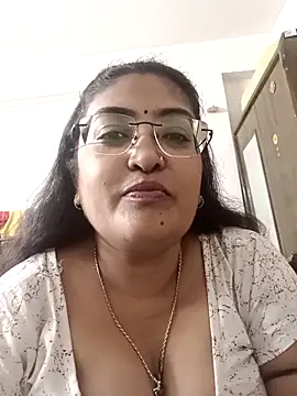 LAVERNIYA  online show from September 21, 2025, 5:14 pm