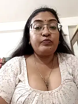 LAVERNIYA  online show from September 26, 2025, 5:06 pm