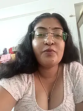 LAVERNIYA  online show from October 12, 2025, 9:41 am