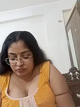 LAVERNIYA  online show from October 18, 2025, 12:06 pm