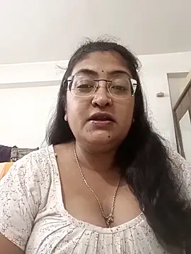 LAVERNIYA  online show from November 3, 2025, 2:29 pm