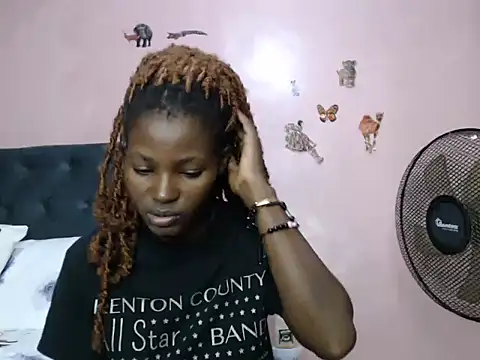 TrishaKalid online show from March 10, 2025, 7:29 pm