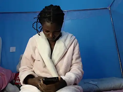 TrishaKalid online show from October 12, 2025, 7:13 pm