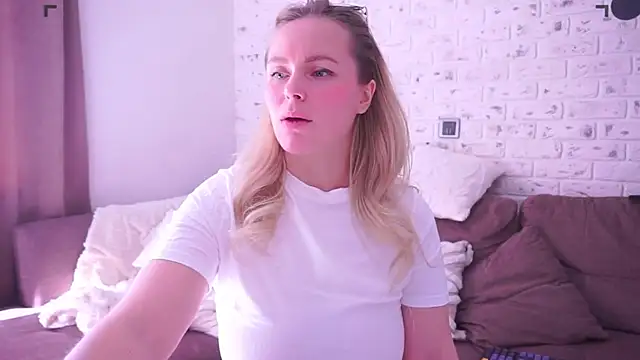 Charming Daphny online show from March 20, 2025, 6:52 am