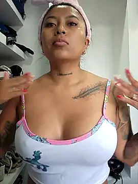 luisa16xxx online show from January 13, 2026, 7:41 pm