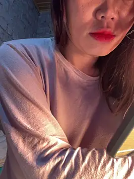 Laura8910 online show from December 3, 2024, 2:14 am