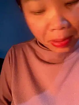 Laura8910 online show from December 5, 2024, 5:26 am