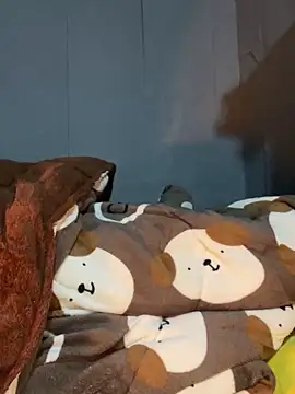 Laura8910 online show from December 6, 2024, 1:00 pm