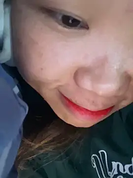 Laura8910 online show from December 8, 2024, 7:47 am