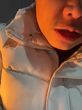 Laura8910 online show from December 12, 2024, 4:48 am