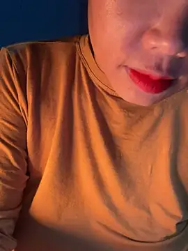 Laura8910 online show from December 12, 2024, 12:01 pm