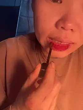 Laura8910 online show from January 1, 2025, 12:55 pm