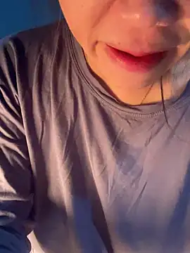 Laura8910 online show from January 4, 2025, 12:38 pm