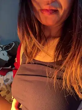 Laura8910 online show from January 17, 2025, 12:42 pm