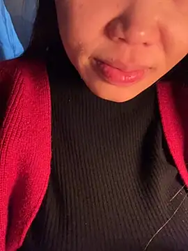 Laura8910 online show from January 19, 2025, 11:56 am