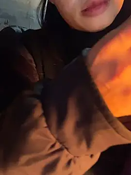 Laura8910 online show from January 21, 2025, 1:00 pm