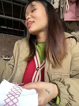 Laura8910 online show from February 14, 2025, 7:28 am