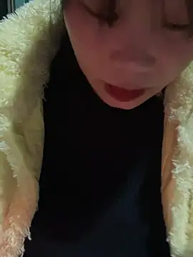 Laura8910 online show from February 17, 2025, 1:32 pm