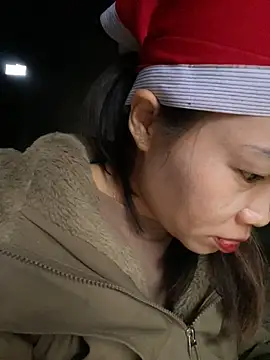 Laura8910 online show from February 23, 2025, 10:39 am