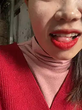 Laura8910 online show from February 25, 2025, 3:42 am