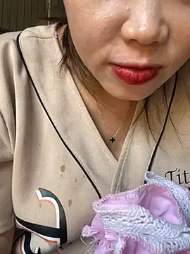 Laura8910 online show from March 5, 2025, 8:43 am