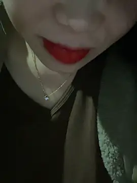 Laura8910 online show from March 21, 2025, 12:50 pm